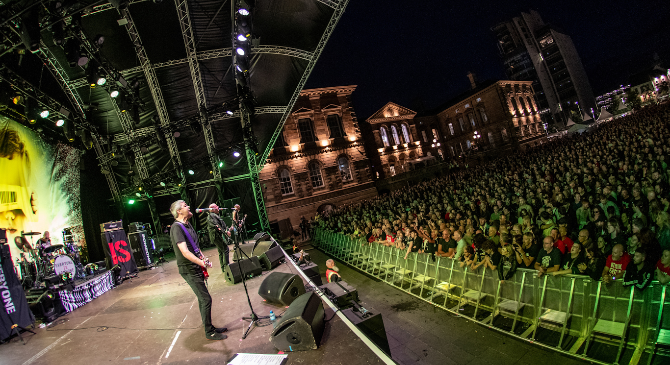 IN FOCUS// STIFF LITTLE FINGERS at Custom House Square, Belfast © Bernie McAllister