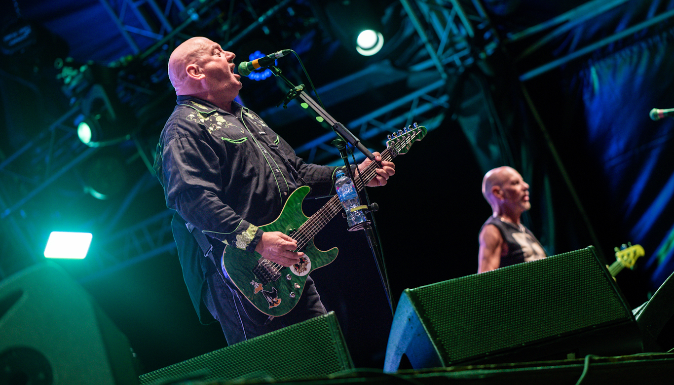 IN FOCUS// STIFF LITTLE FINGERS at Custom House Square, Belfast © Bernie McAllister